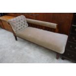 AN EDWARDIAN CHAISE LONGUE WITH TURNED UPRIGHTS AND LEGS