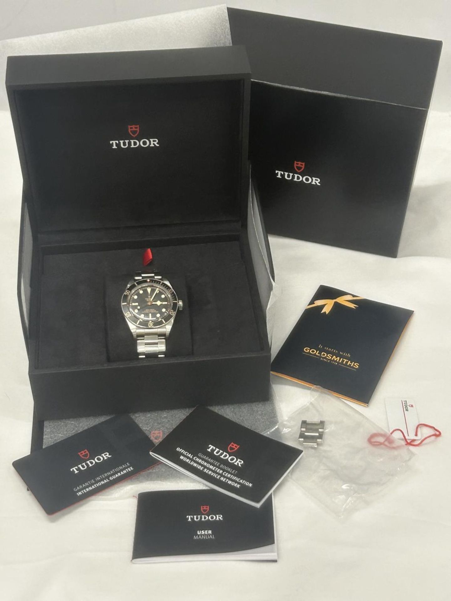 A TUDOR BLACK BAY 58 CHRONOGRAPH AUTOMATIC WATCH WITH 39MM BLACK DIAL, COMPLETE WITH ORIGINAL BOX
