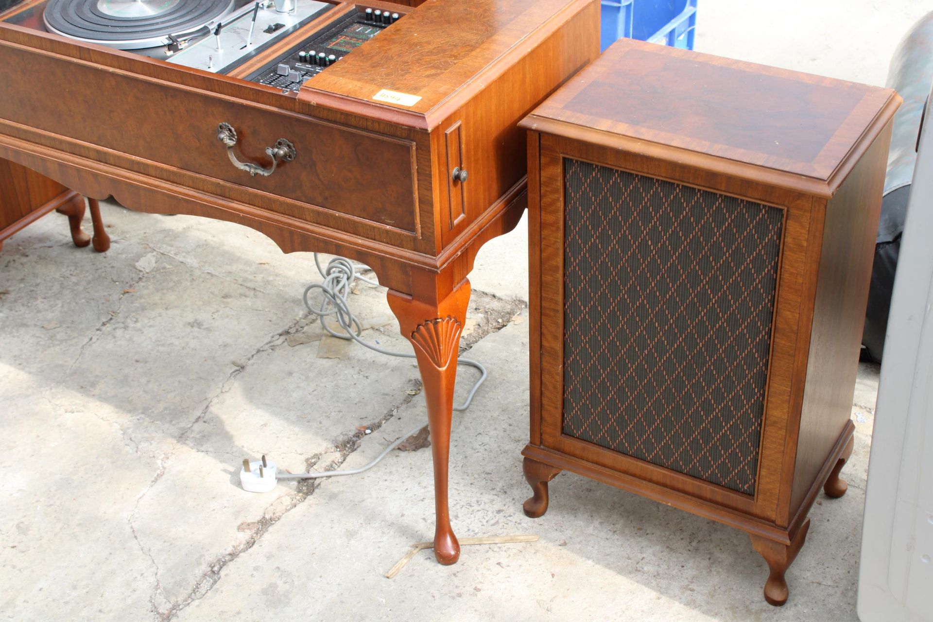 A VINTAGE MID CENTURY RADIOGRAM WITH A DRAYTON DECK AND SPEAKERS - Image 3 of 6