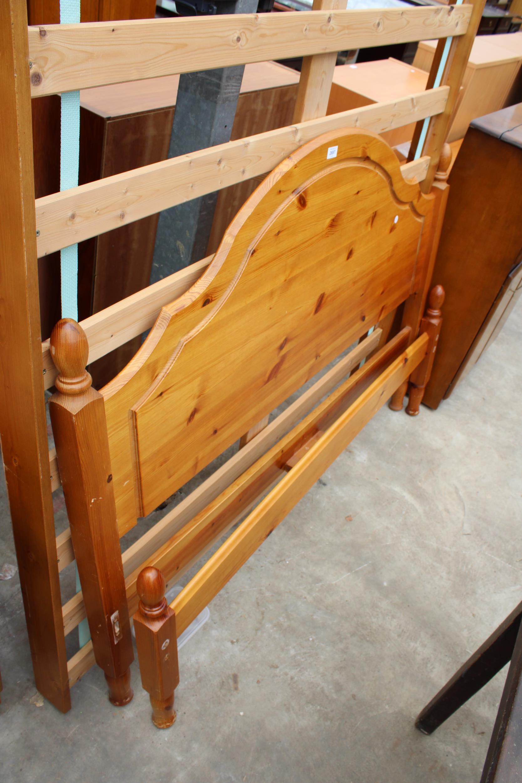 A PINE BEDSTEAD 4'6" WIDE - Image 2 of 2