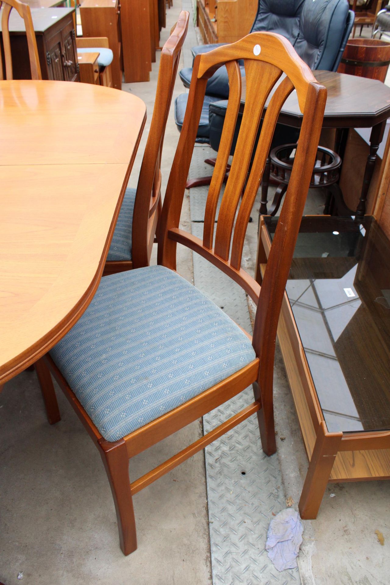 A NATHAN RETRO TEAK EXTENDING DINING TABLE 64" X 41" (LEAF 18") ON WHALE FIN LEGS AND SIX DINING - Image 4 of 5