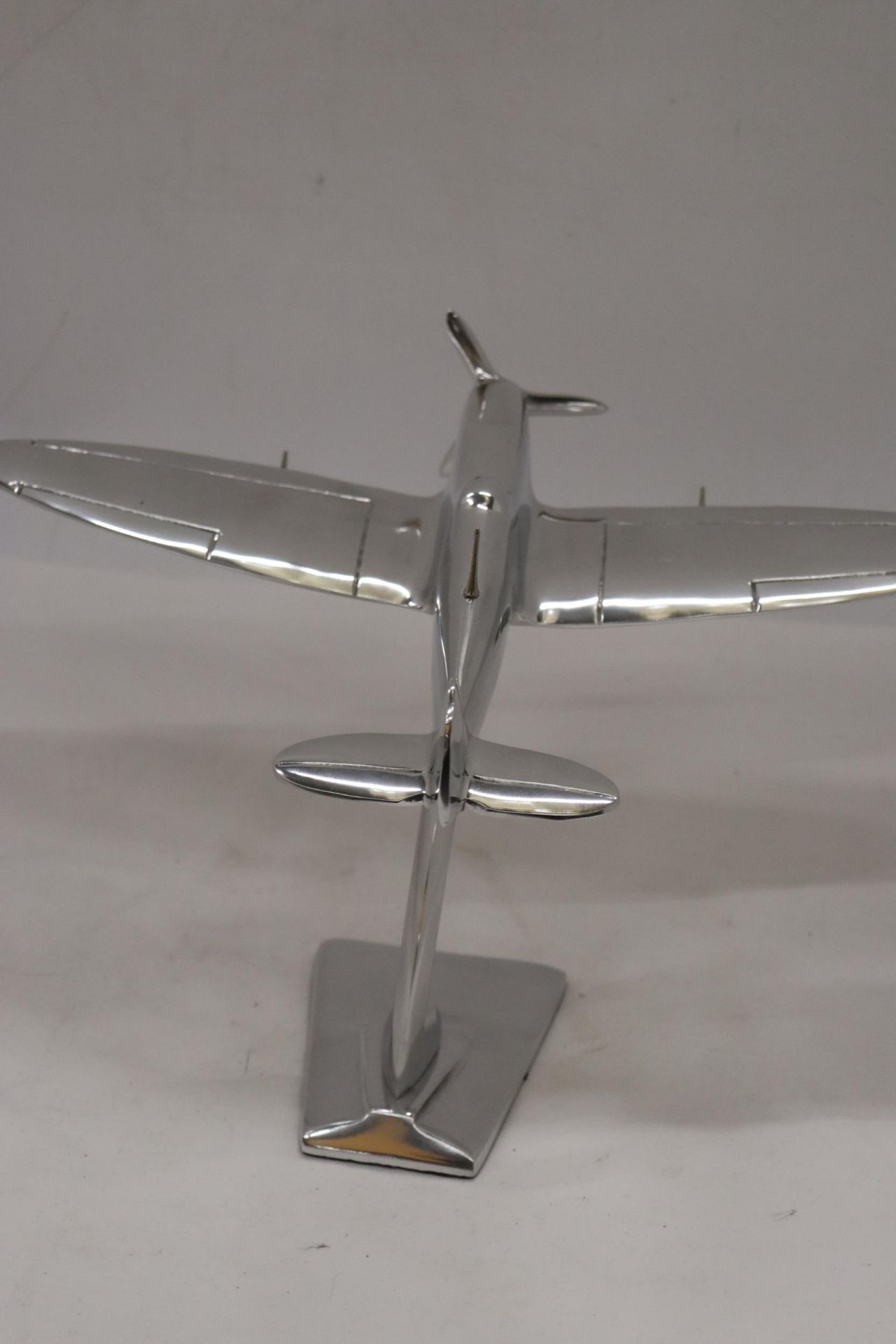 A LARGE CHROME SPITFIRE ON A STAND - Image 4 of 6