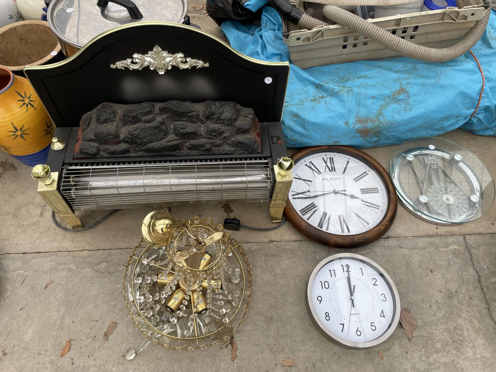 AN ASSORTMENT OF ITEMS TO INCLUDE CLOCKS AND AN ELECTRIC FIRE ETC - Image 2 of 4