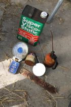 AN ASSORTMENT OF VINTAGE ITEMS TO INCLUDE A BP OIL CAN, AND PUMP ACTION OIL CANS ETC