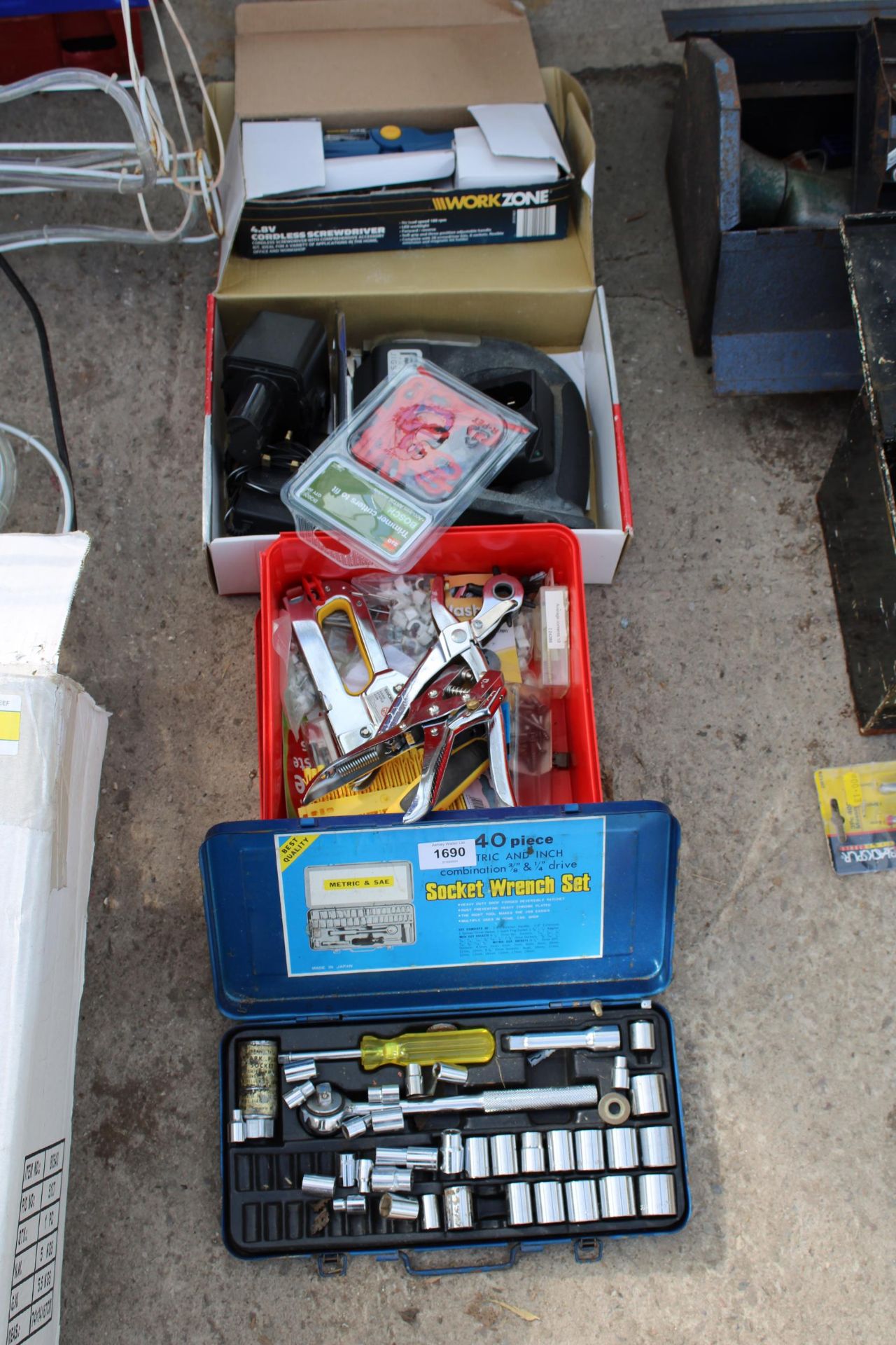 AN ASSORTMENT OF TOOLS TO INCLUDE A SOCKET SET, PUNCHES AND AN ELECTRIC JIGSAW ETC