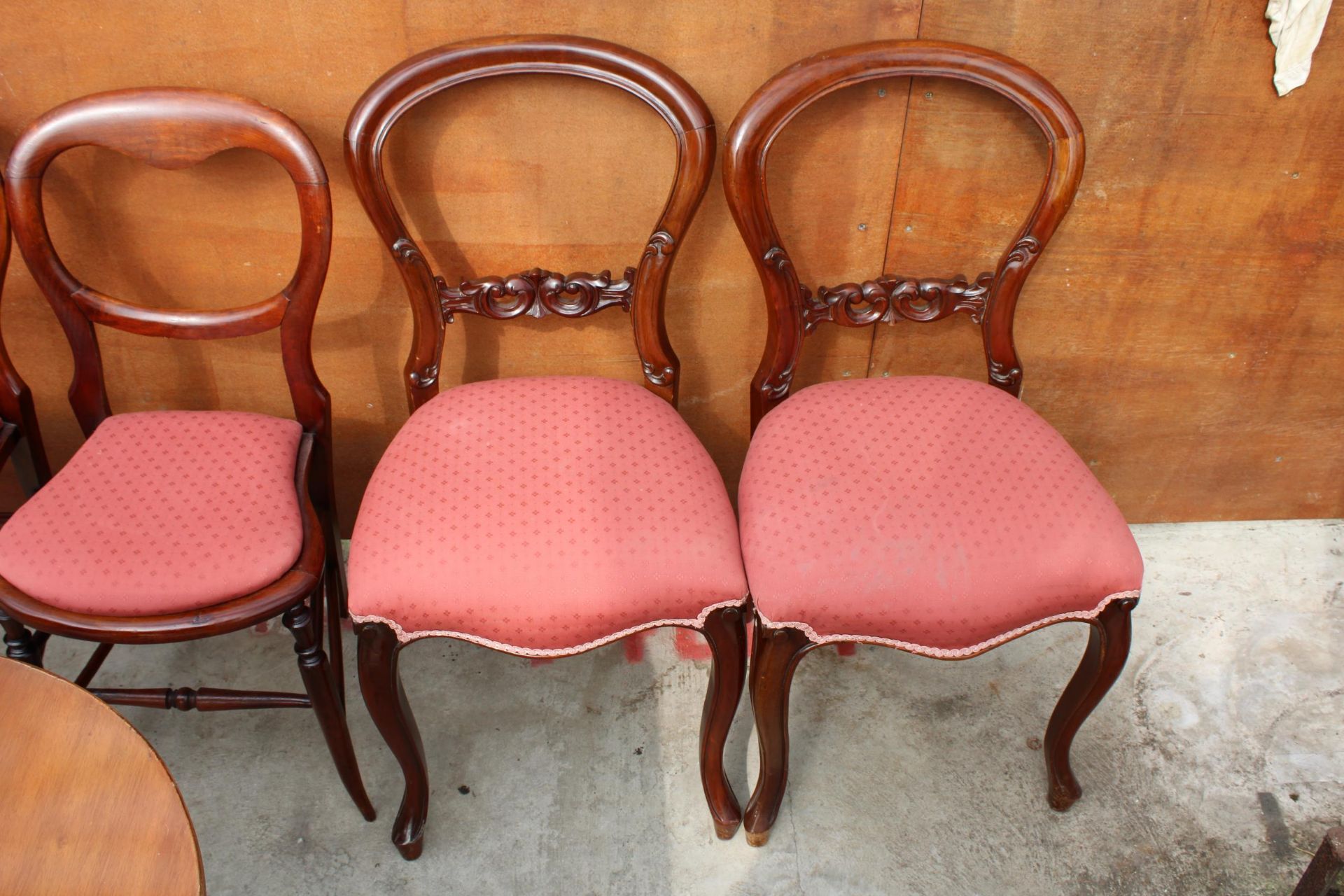 A PAIR OF VICTORIAN STYLE DINING CHAIRS AND A PAIR OF BEDROOM CHAIRS - Image 2 of 3