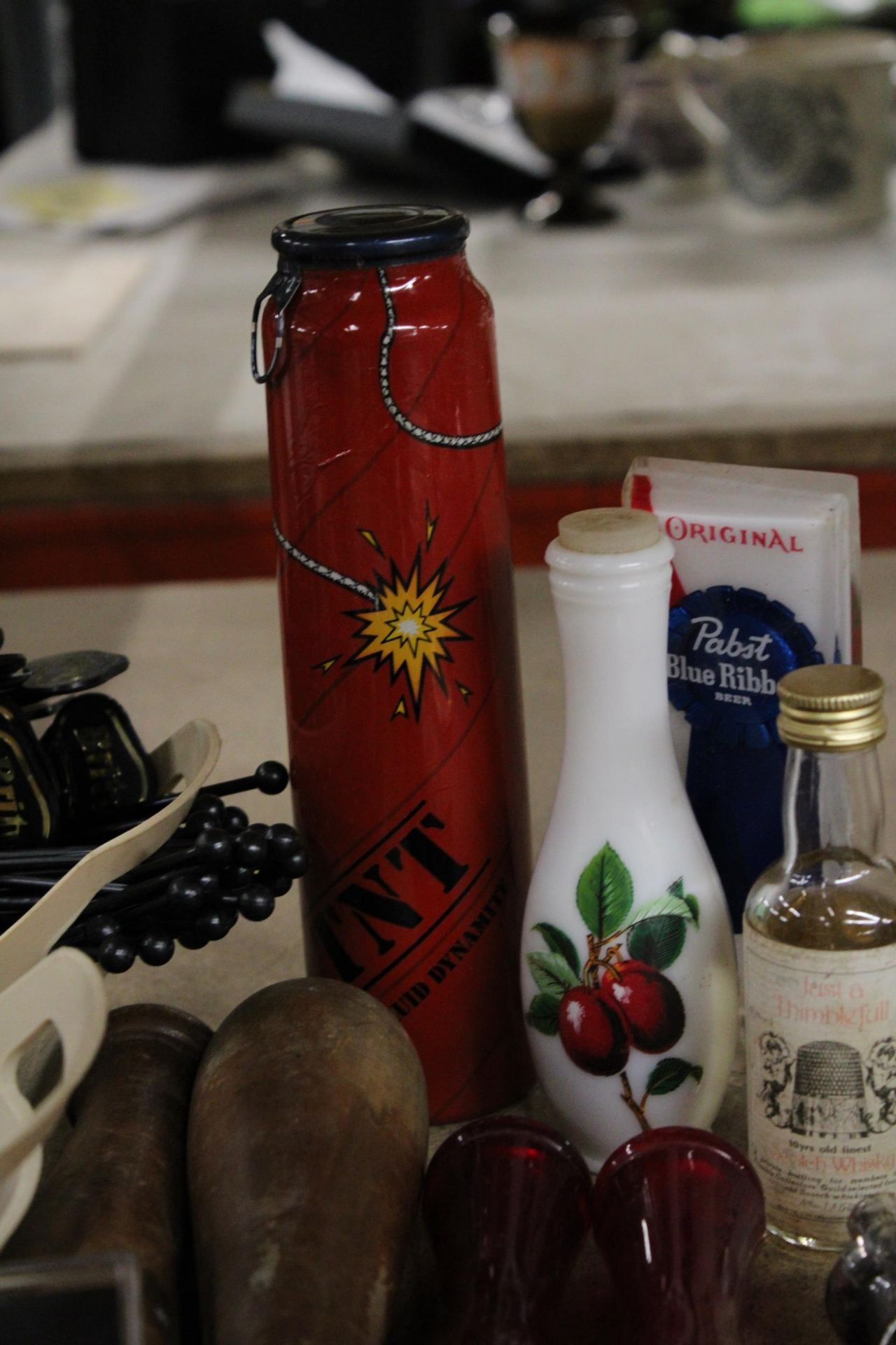 A COLLECTION OF BREWERIANA ITEMS - Image 4 of 6