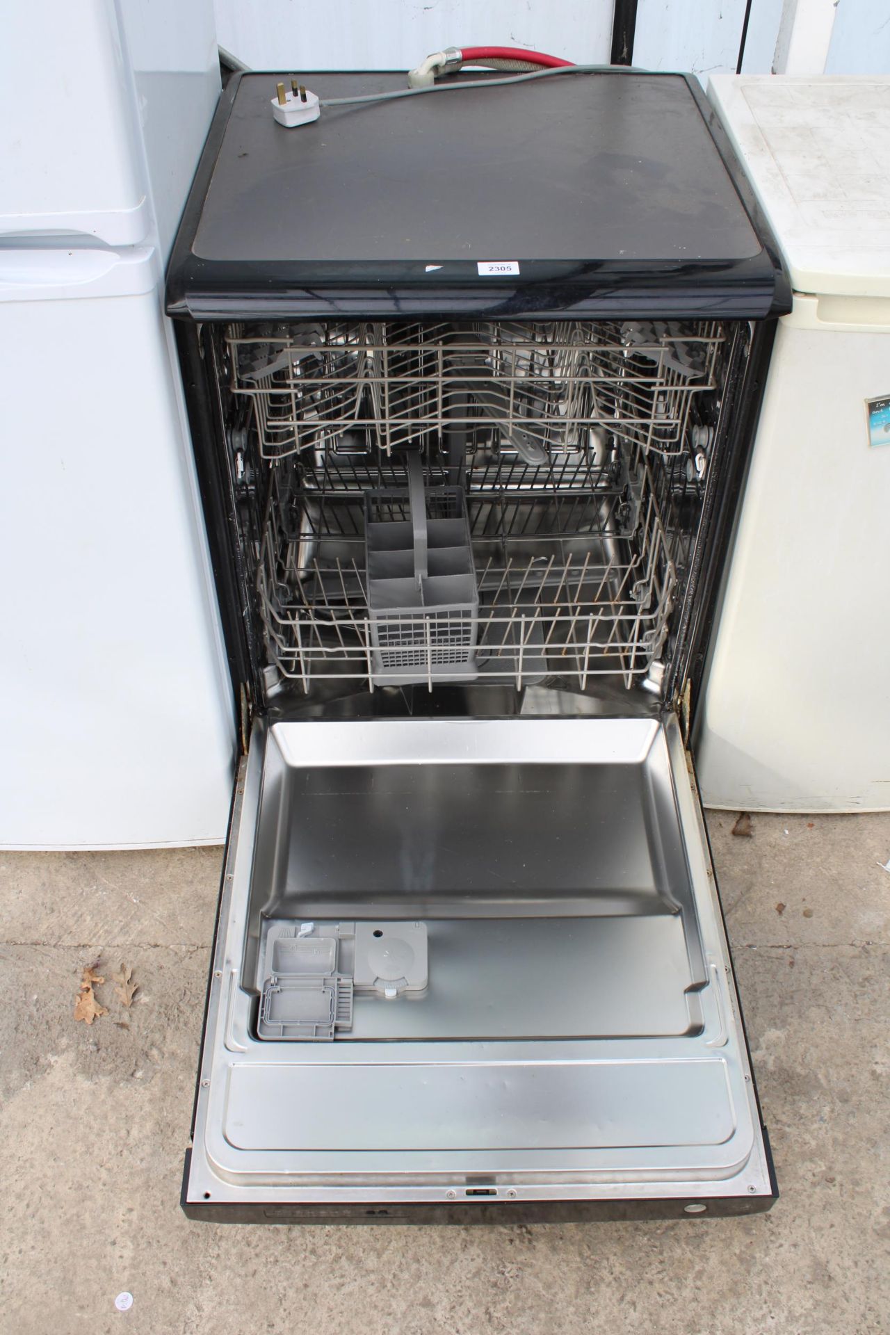 A BLACK UNDERCOUNTER DISH WASHER - Image 2 of 2