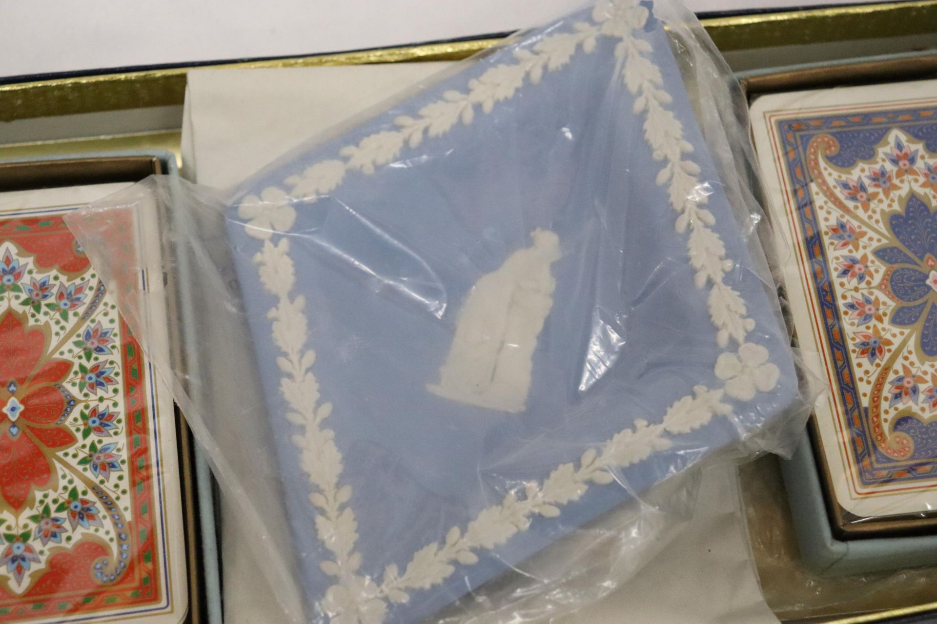 A WADDINGTONS WEDGWOOD JASPER CARD TRAY WITH PLAYING CARDS - Image 4 of 5