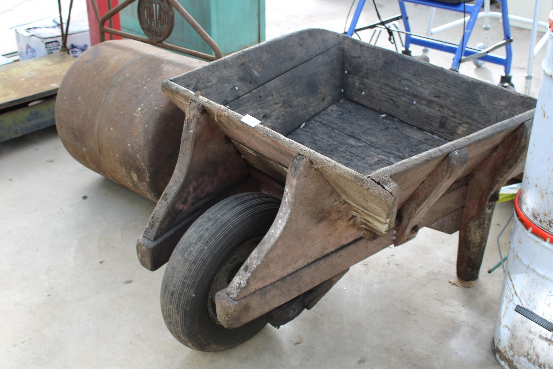 A WOODENGARDEN WHEEL BARROW PLANTER WITH RUBBER TYRE - Image 3 of 3