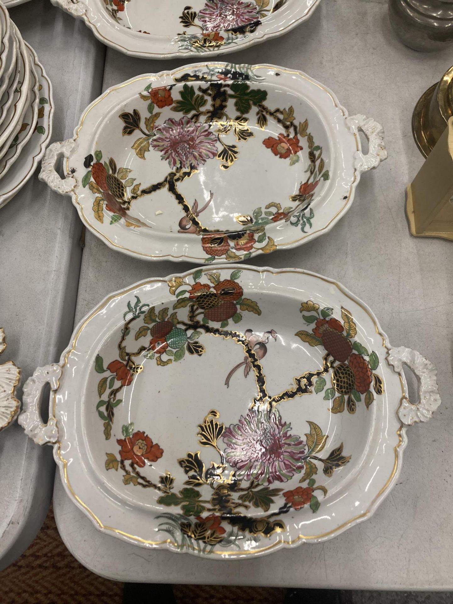 AN EARLY MASONS ENGLISH CHINA DINNER SERVICE IN THE HARD TO FIND WOOD PIGEON PATTERN - Image 5 of 6