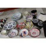 A MIXED LOT OF VINTAGE CERAMICS TO INCLUDE ORIENTAL DISHES, A FRANZ PORCELAIN CUP, CUPS, PLATES, ETC
