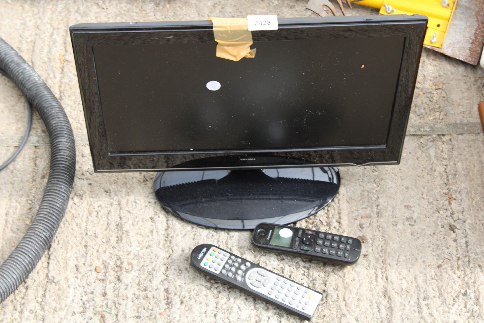 A BUSH 19" LED TV WITH REMOTE