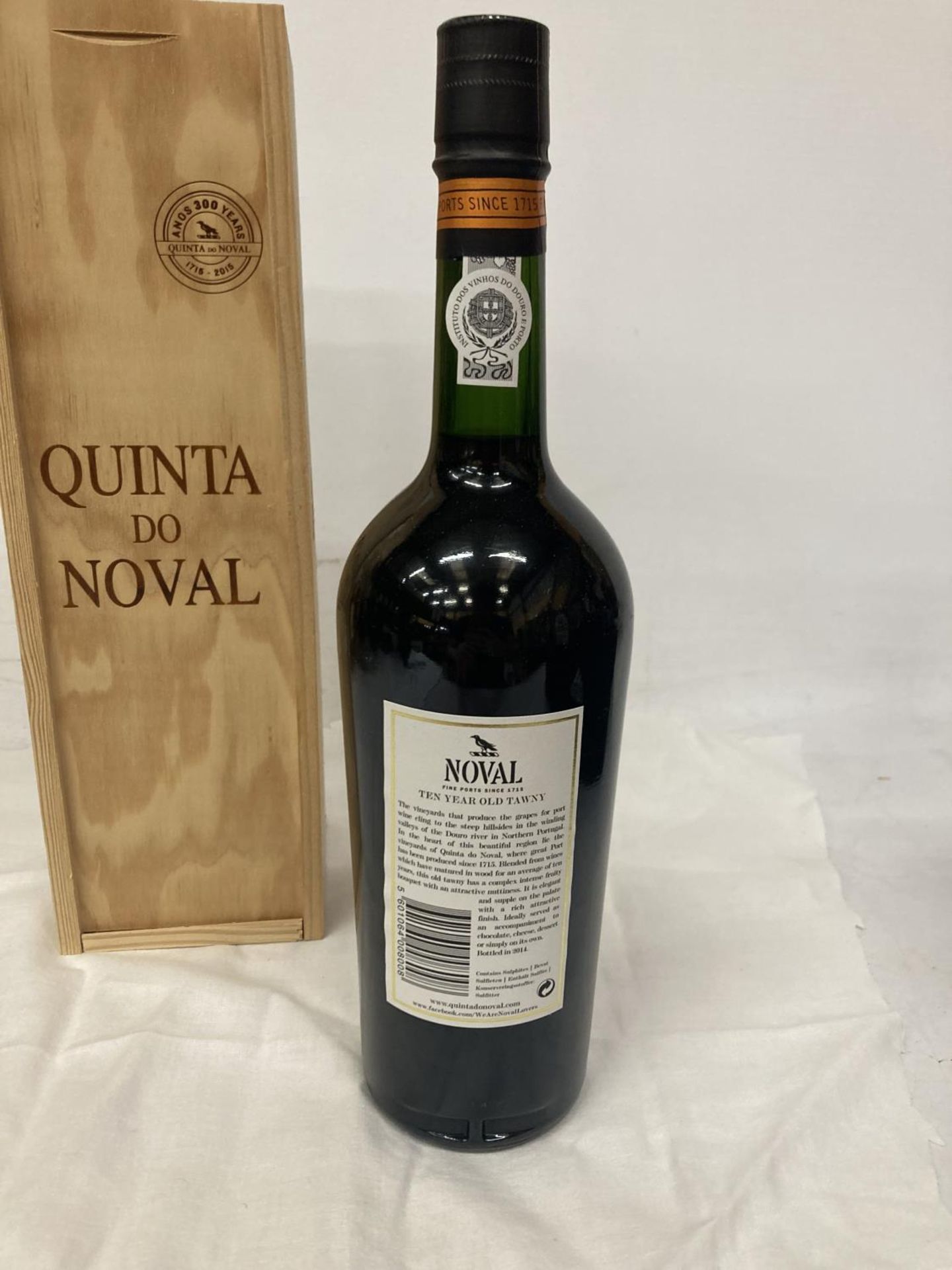 A 75CL BOTTLE OF NOVAL 10 YEAR OLD TAWNY PORT IN A WOODEN BOX - Image 3 of 4