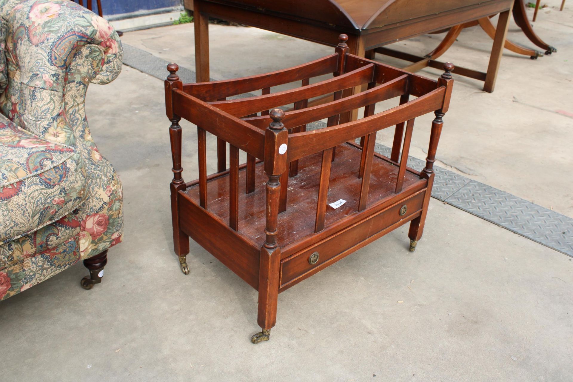 A 19TH CENTURY STYLE MAHOGANY THREE TIER CANTERBURY WITH SINGLE DRAWER - Image 2 of 2