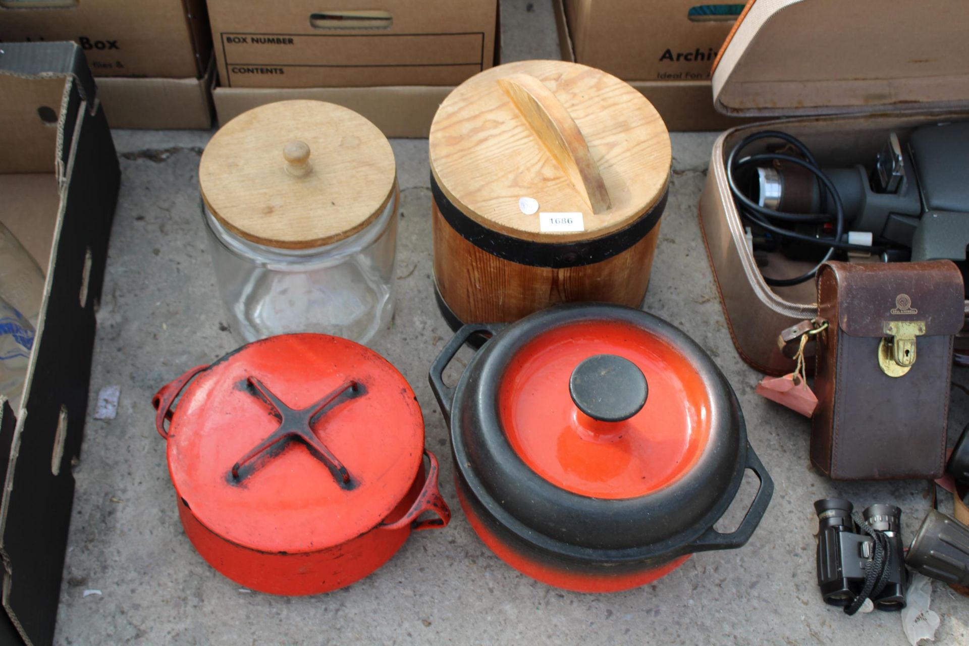 TWO VINTAGE CAST IRON PANS, A WOODEN BARREL AND A GLASS BARREL ALL WITH LIDS