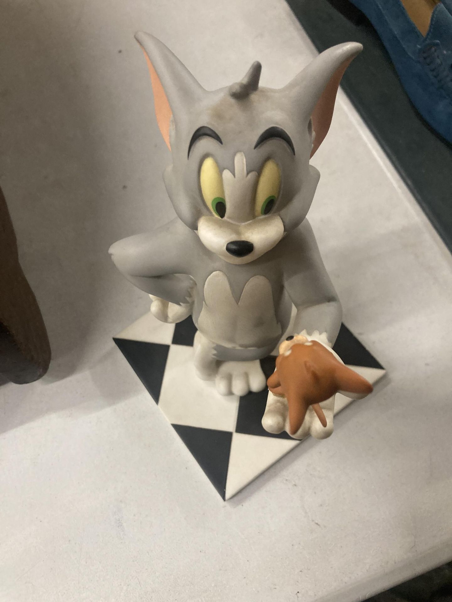 A COALPORT TOM AND JERRY FIGURE, HEIGHT 20CM - Image 2 of 4