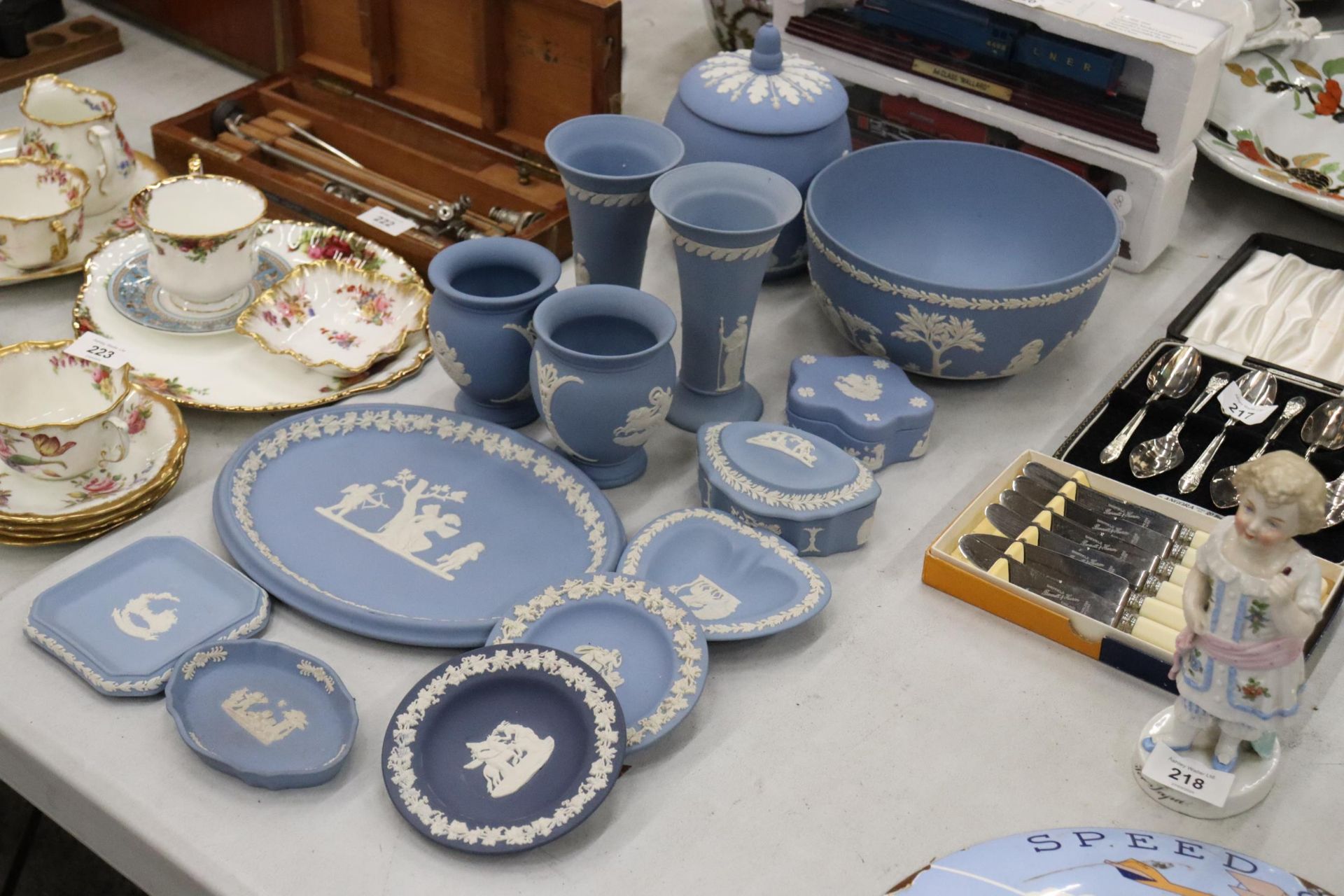 A COLLECTION OF JASPERWARE BLUE AND WHITE WEDGWOOD TO INCLUDE A BISCUIT BARREL, VASES, TINKET BOXES,