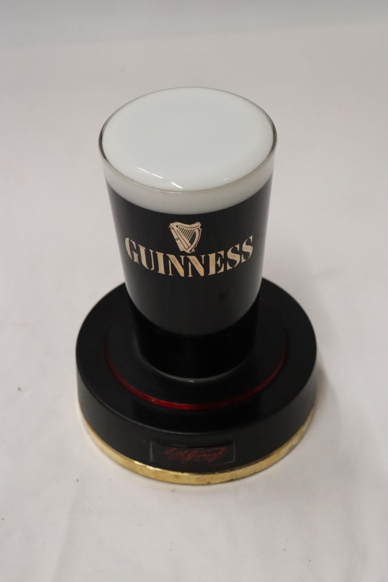 A RARE GUINNESS, LIGHT UP COUNTER SIGN, IN THE FORM OF A PINT GLASS, HEIGHT 18CM - Image 5 of 5