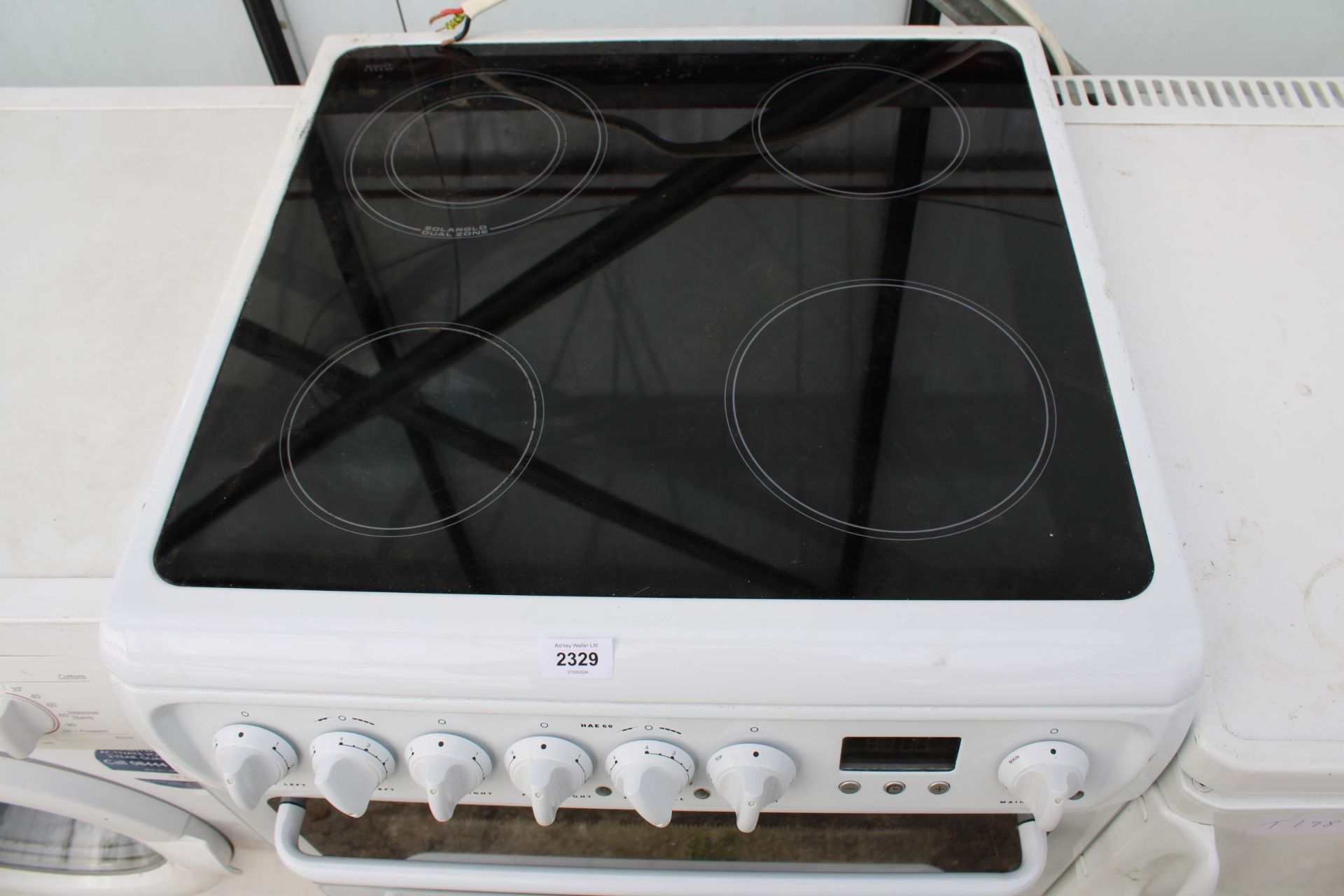 A BLACK AND WHITE HOTPOINT ELECTRIC OVEN AND HOB - Image 2 of 4