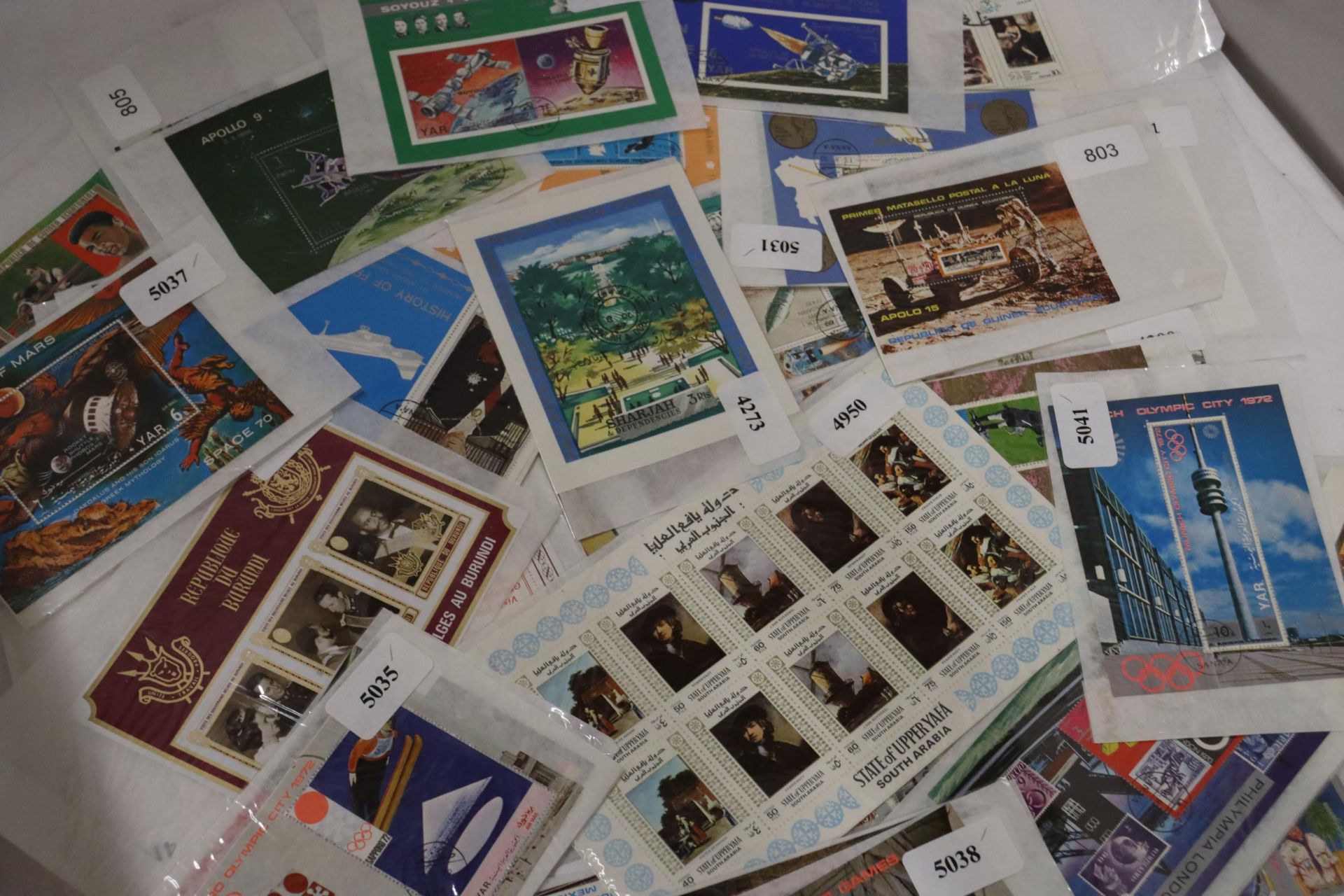 A COLLECTION OF STAMPS ON MINIATURE SHEETS - Bild 4 aus 9