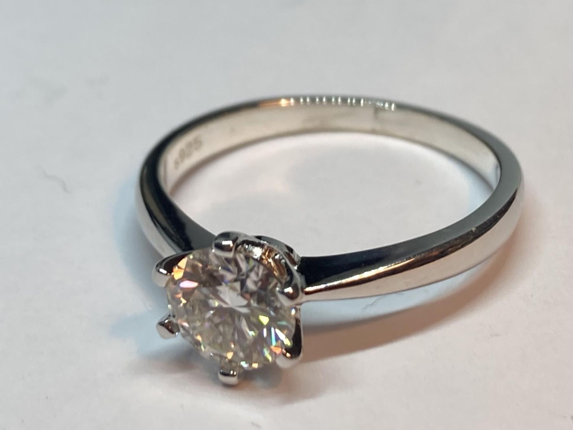 A MARKED 925 RING WITH A ONE CARAT MOISSANITE SIZE O/P COMPLETE WITH GMA MOISSANITE REPORT IN A - Image 3 of 4