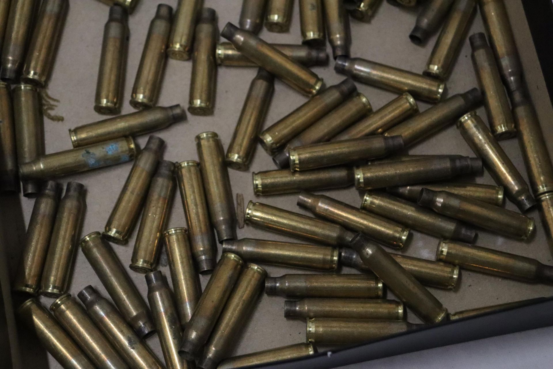 A QUANTITY OF OVER 100 BRASS BULLET CASINGS - Image 3 of 4