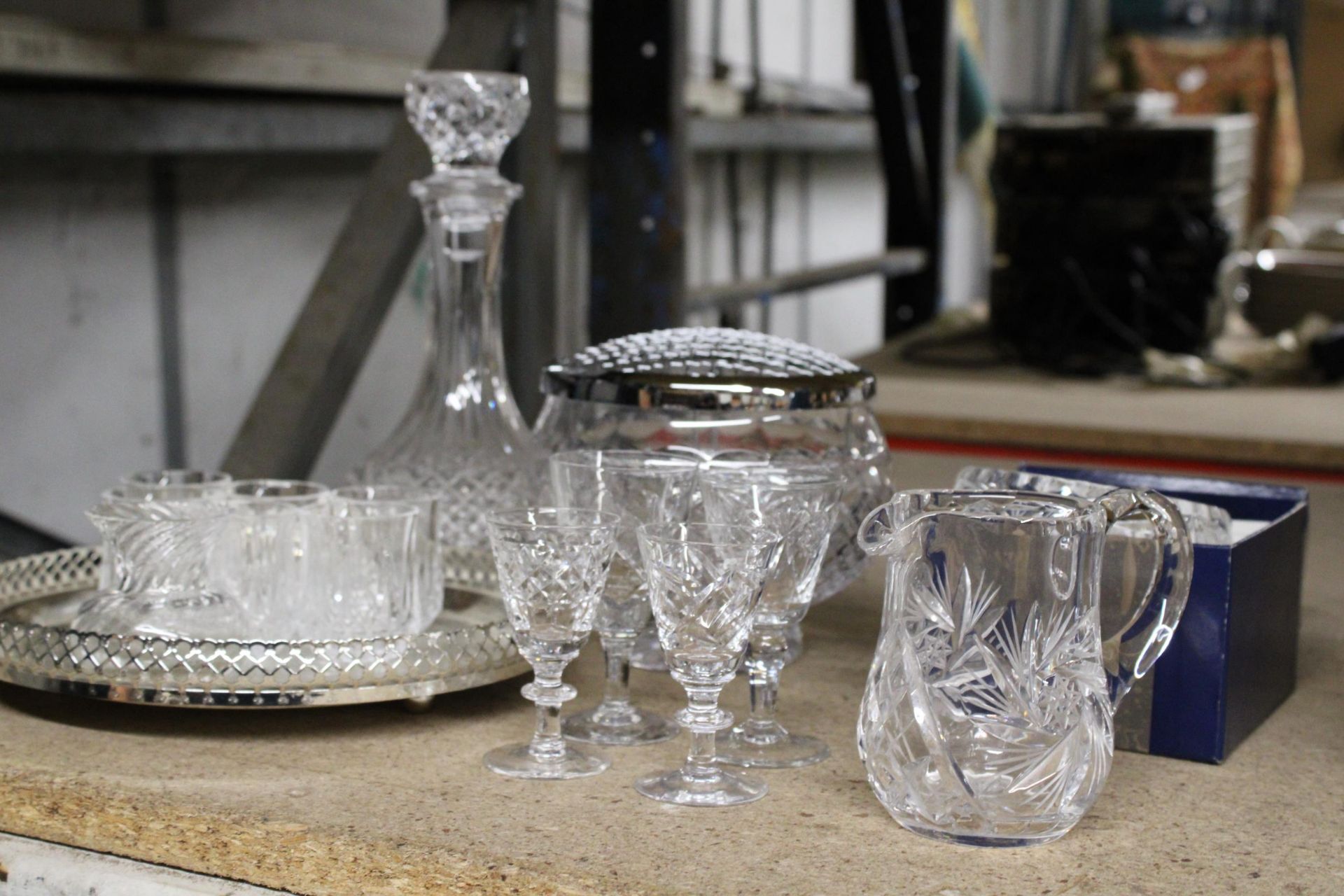 A QUANTITY OF CUT GLASS ITEMS TO INCLUDE A DECANTER, ROSE BOWL, ROUND GALLERIED TRAY, BOWL, JUG,