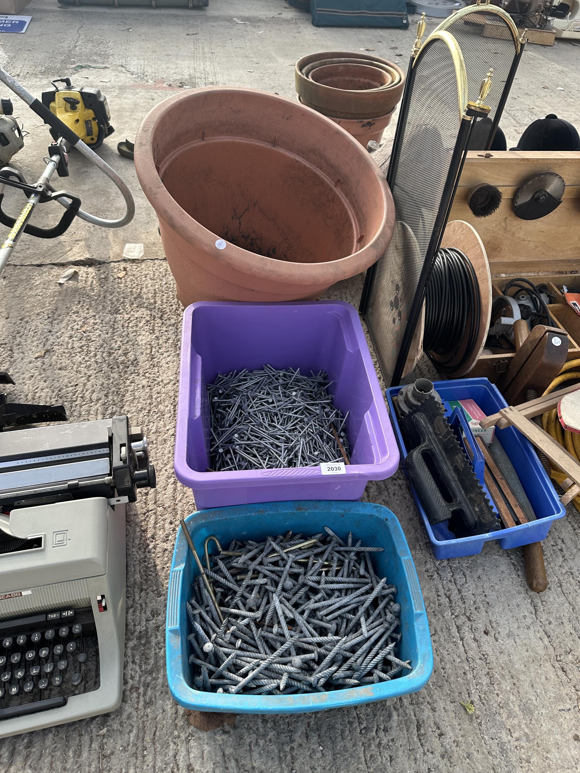 A LARGE QUANTITY OF ASSORTED NAILS AND A LARGE PLASTIC PLANT POT