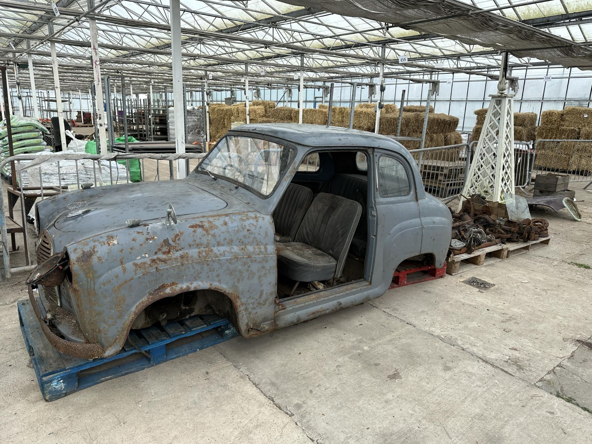 A VINTAGE AUSTIN A30 BARN FIND RESTORATION PROJECT COMPLETE WITH A NUMBER OF SPARE PARTS TO
