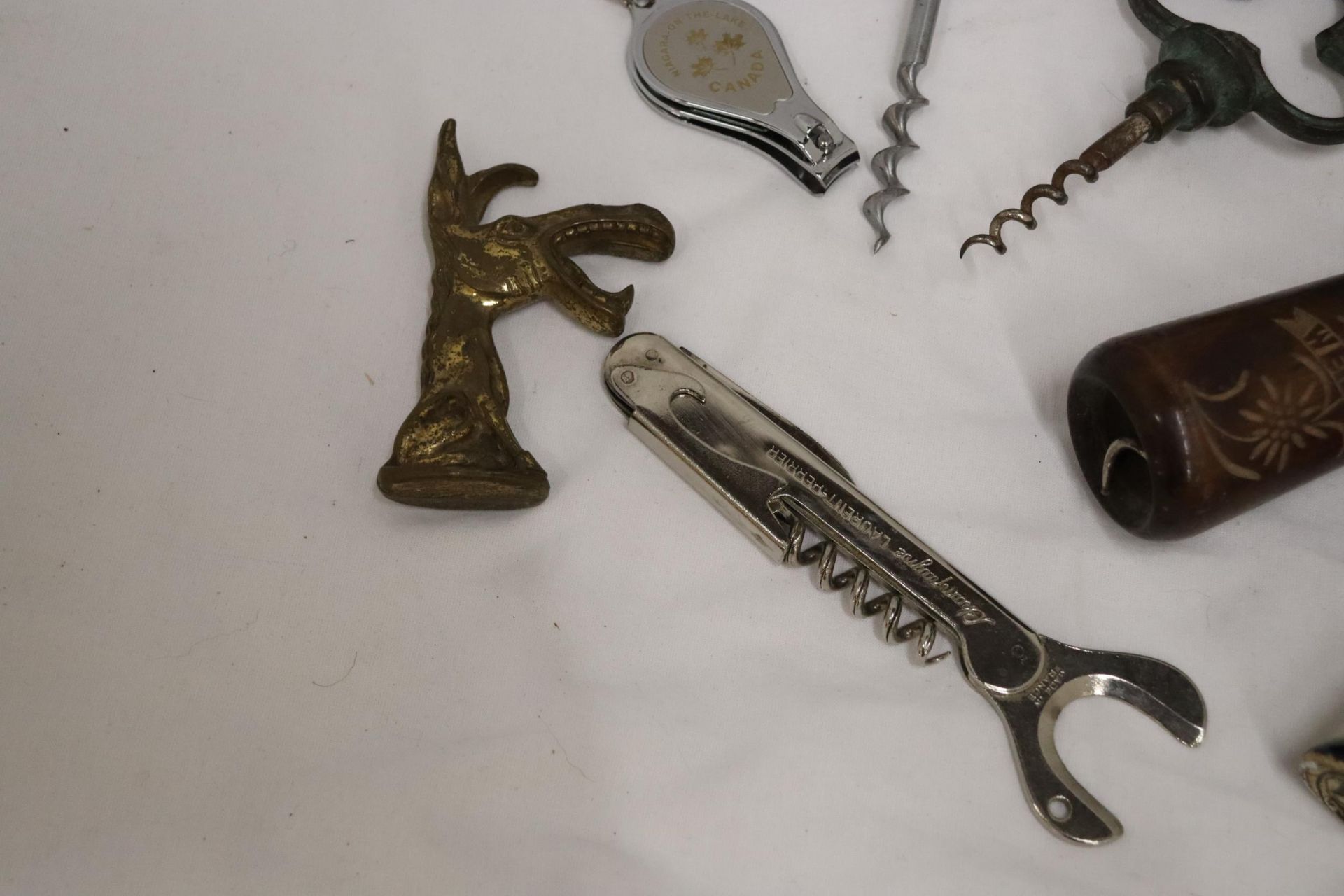 A TIN OF COLLECTABLES TO INCLUDE VINTAGE BOTTLE OPENERS, TWO MINIATURE SCRUMPY BOTTLES FROM - Image 2 of 13