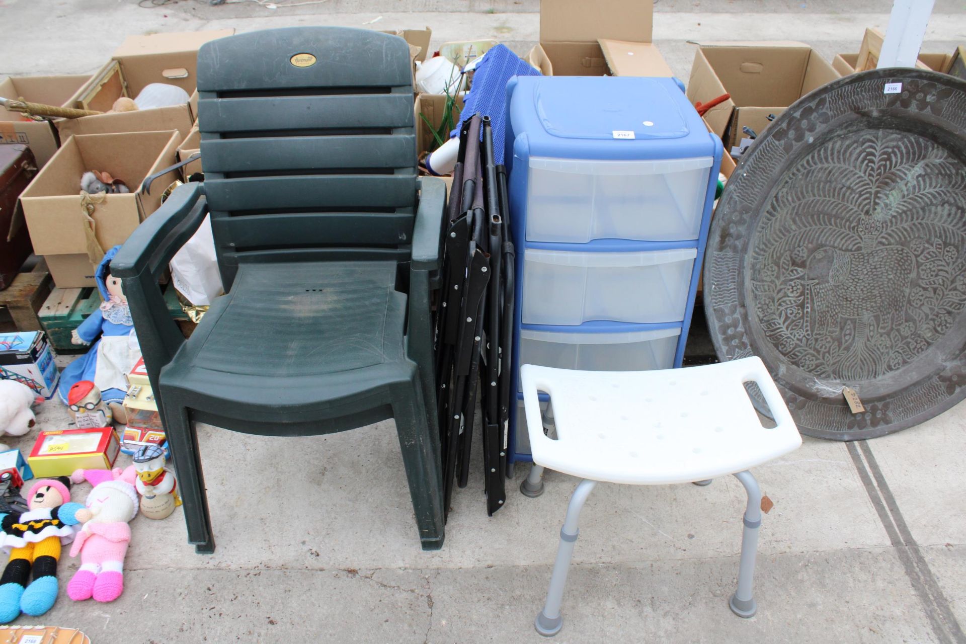 AN ASSORTMENT OF ITEMS TO INCLUDE PLASTIC GARDEN CHAIRS AND STORAGE DRAWERS ETC