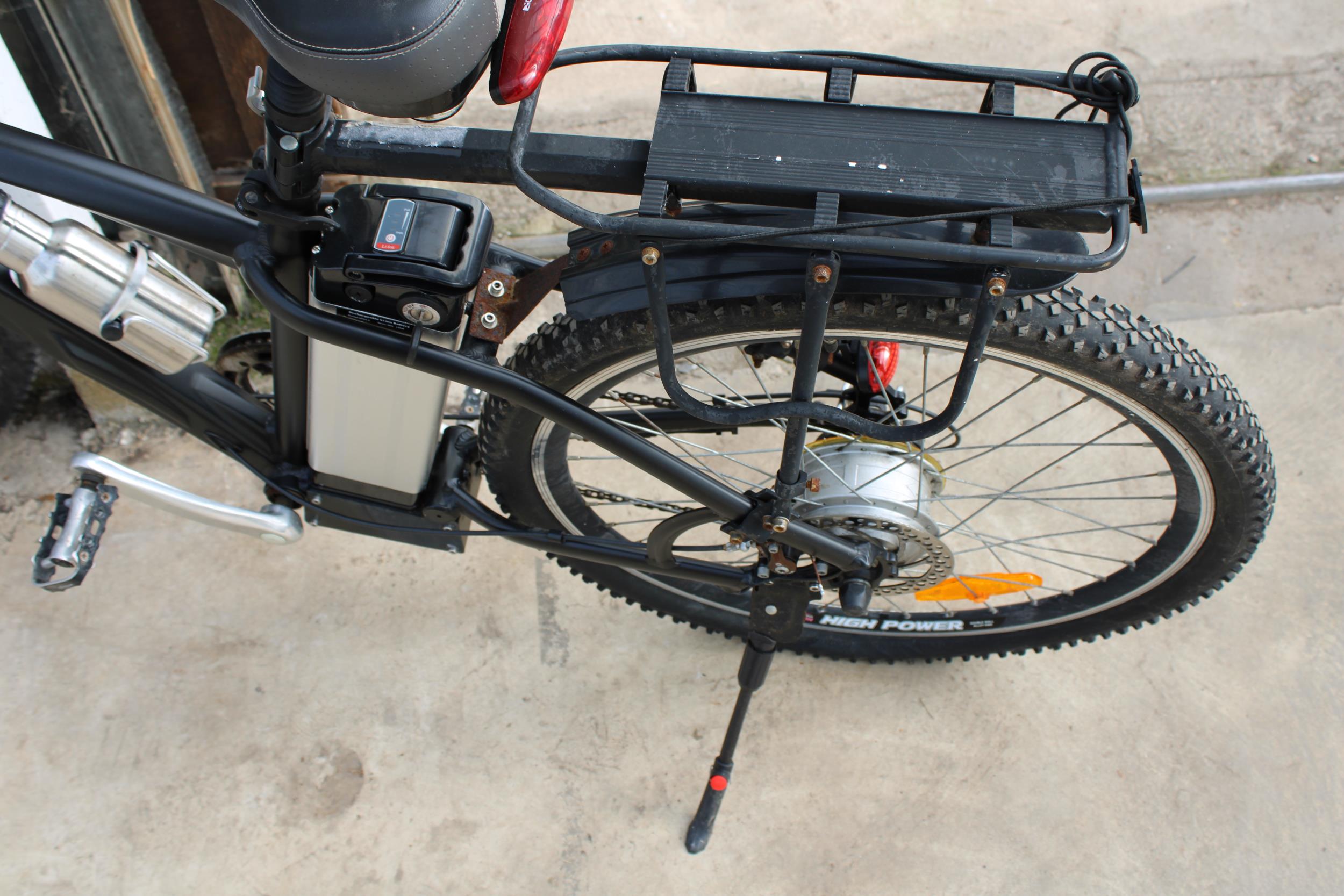 A DR.BIKE ELECTRIC ASSISTED GENTS MOUNTAIN BIKE WITH FRONT SUSPENSION, DISC BRAKES AND 6 SPEED - Image 5 of 7