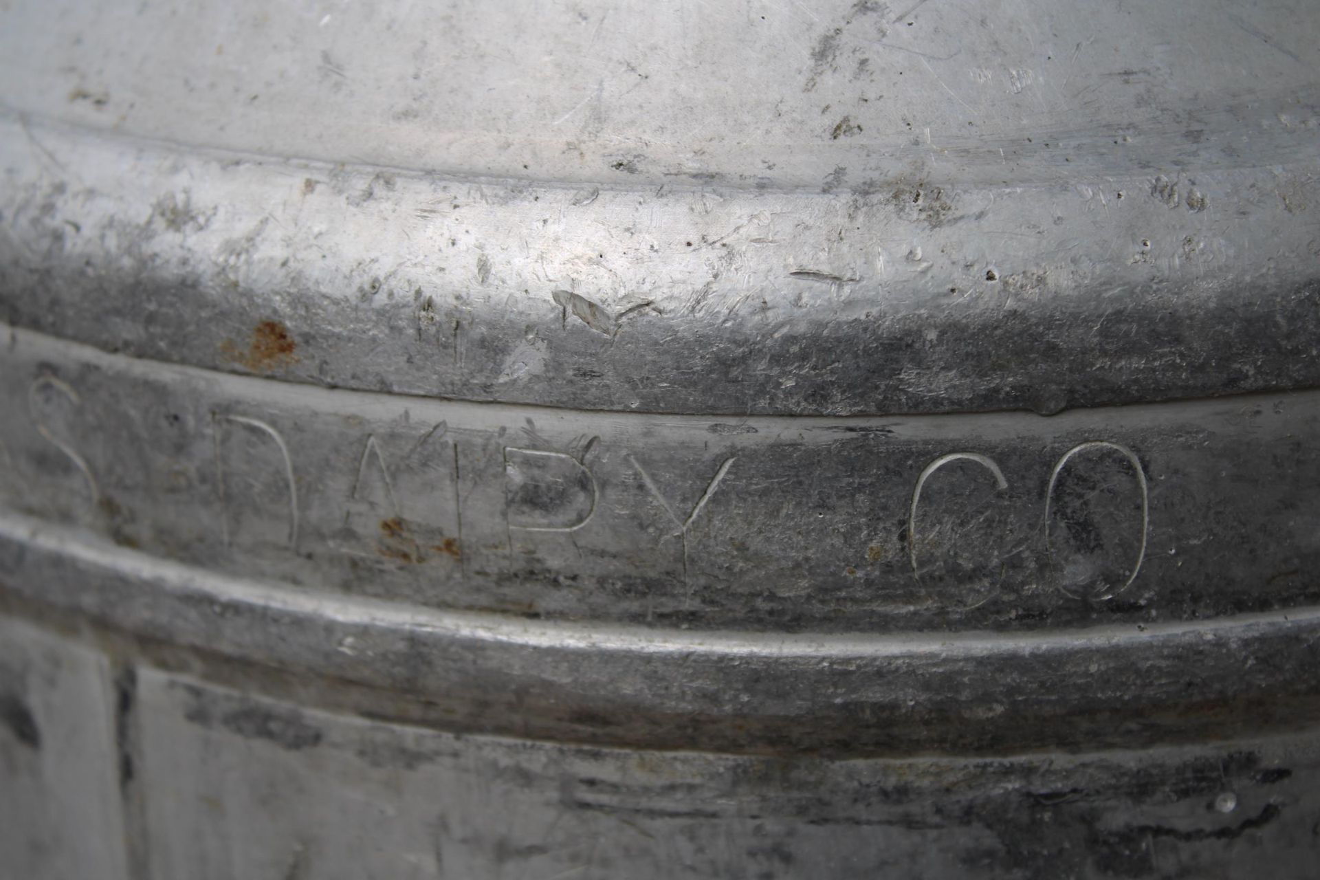 AN ALUMINIUM 'EXPRESS DAIRY' MILK CHURN WITH LID - Image 3 of 4