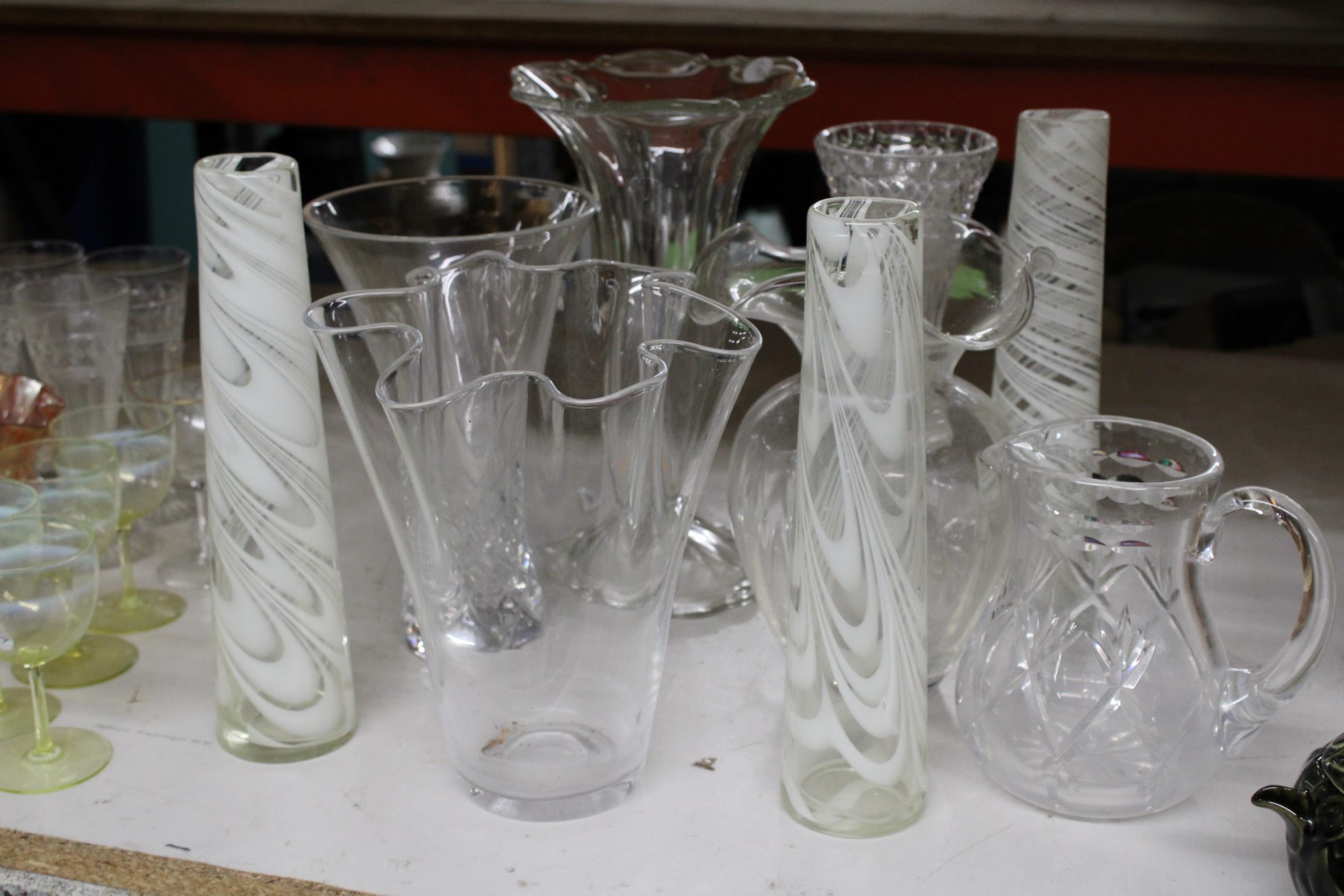 A COLLECTION OF GLASSWARE TO INCLUDE VASES AND JUG - Image 2 of 3