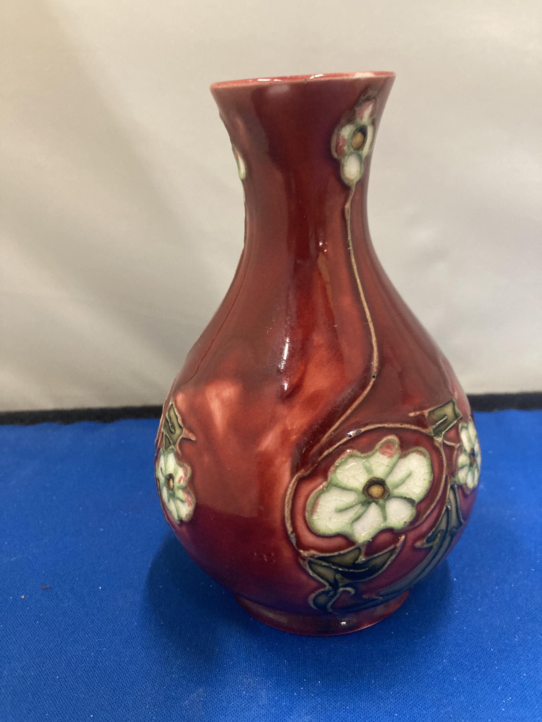 A MINTON SECESSIONIST VASE IN RED WITH CREAM FLOWERS CIRCA 1910 MARKED TO THE BASE MINTONS LTD No 33 - Image 2 of 4