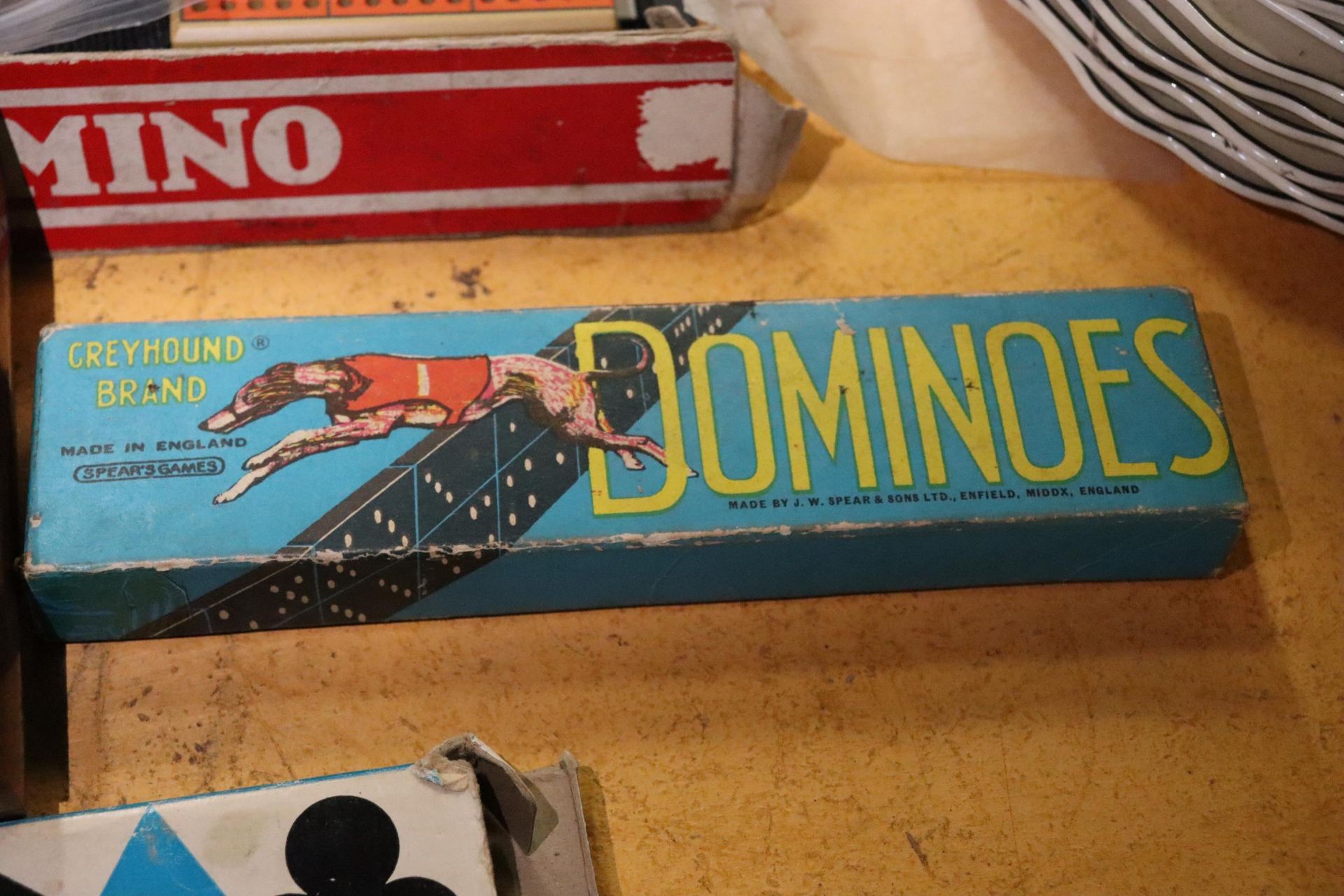A QUANTITY OF GAMES TO INCLUDE CRIBBAGE BOARDS, DOMINOES, DRAUGHTS, ETC., - Image 7 of 8
