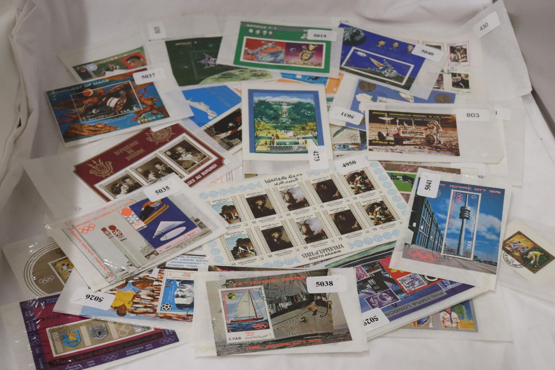 A COLLECTION OF STAMPS ON MINIATURE SHEETS - Bild 2 aus 9