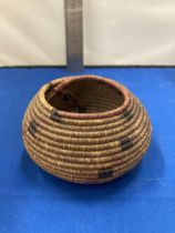 A LATE 19TH/EARLY 20TH CENTURY INDIAN BASKET HEIGHT 6CM