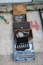 AN ASSORTMENT OF HAND TOOLS TO INCLUDE A VINTAGE COMPRESSION GAUGE AND SMALL SPANNERS ETC