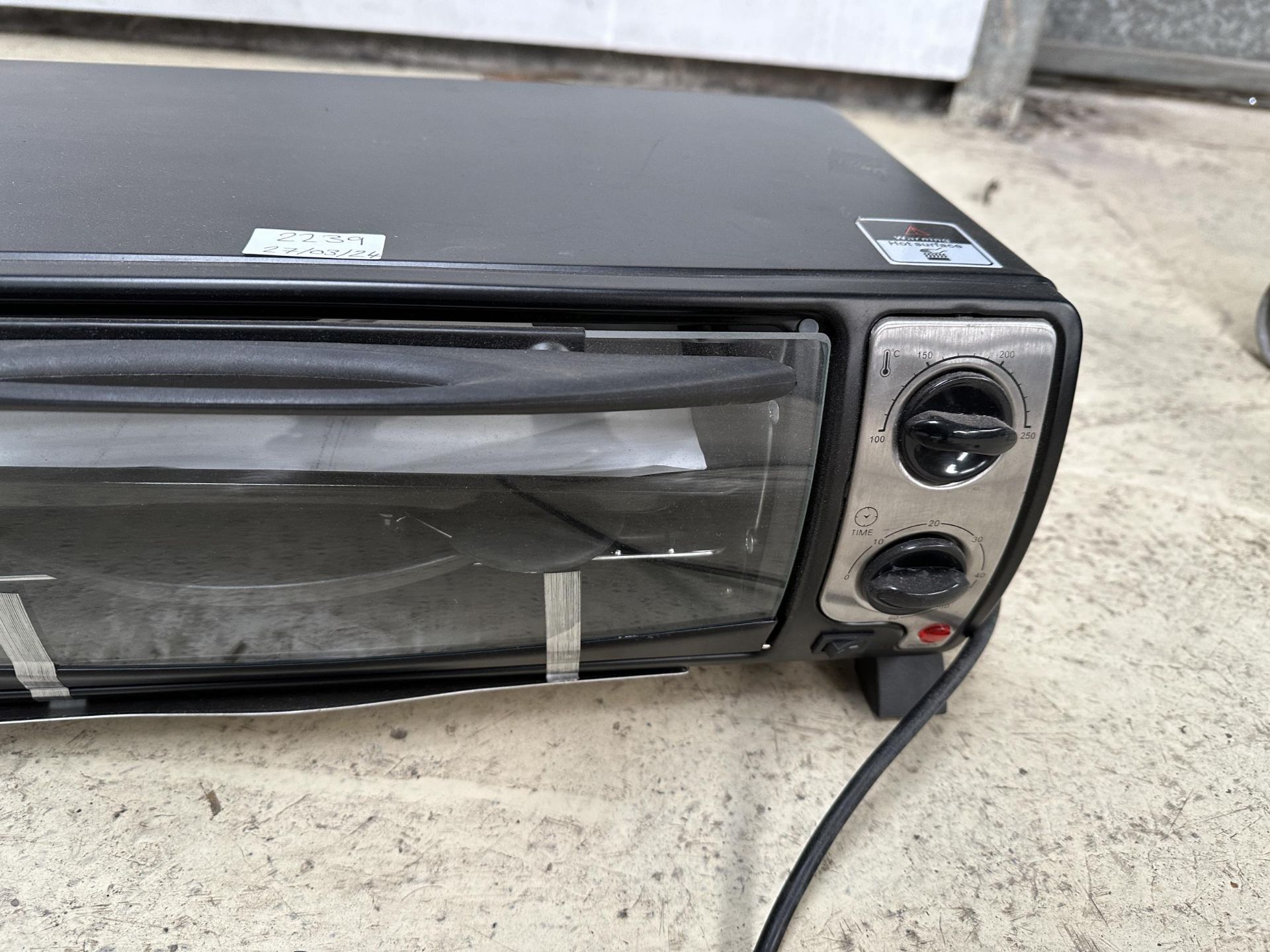 TWO COUNTER TOP MINI OVEN AND GRILLS - BELIEVED UNUSED - Bild 2 aus 4