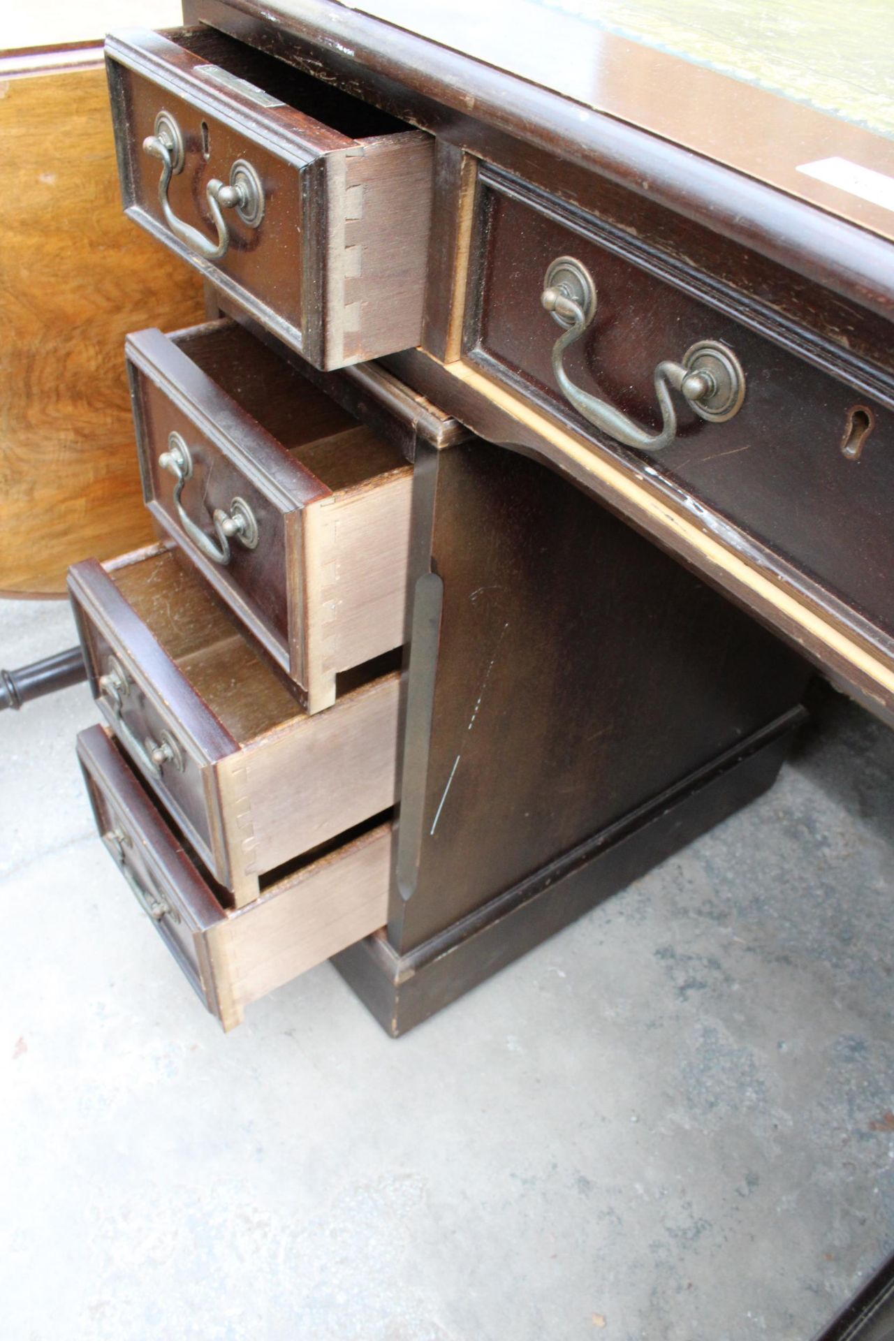 A TWIN PEDESTAL DESK WITH INSET LEATHER TOP 37" X 21" - Image 3 of 4