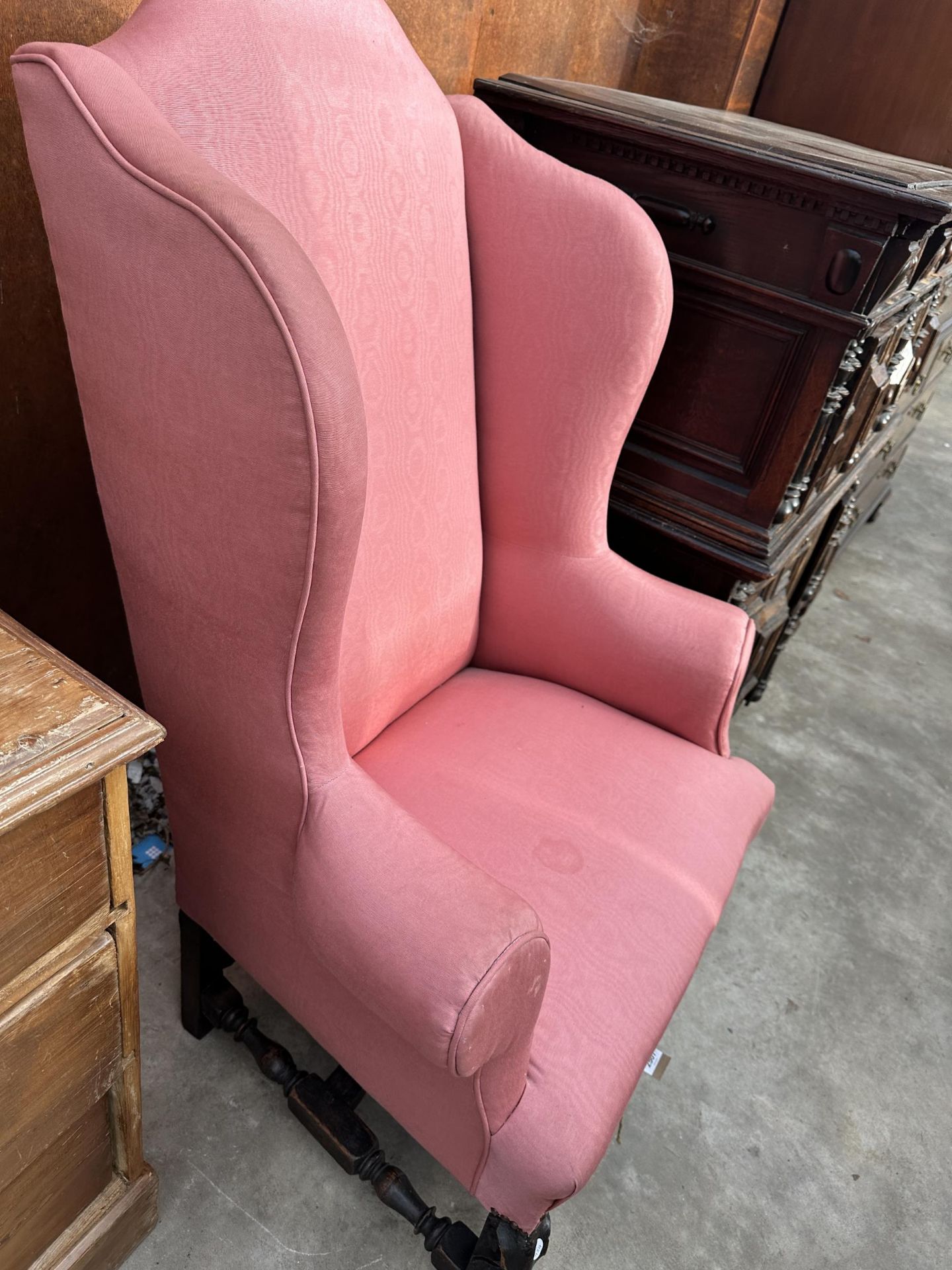 AN OAK FRAMED JACOBEAN STYLE WINGED LOUNGE CHAIR WITH CARVED FRONT PANEL LOOP WITH TURNED STRETCHERS - Image 3 of 6