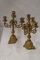 A PAIR OF VINTAGE STYLE HEAVY CANDLEABRAS, HEIGHT 36CM