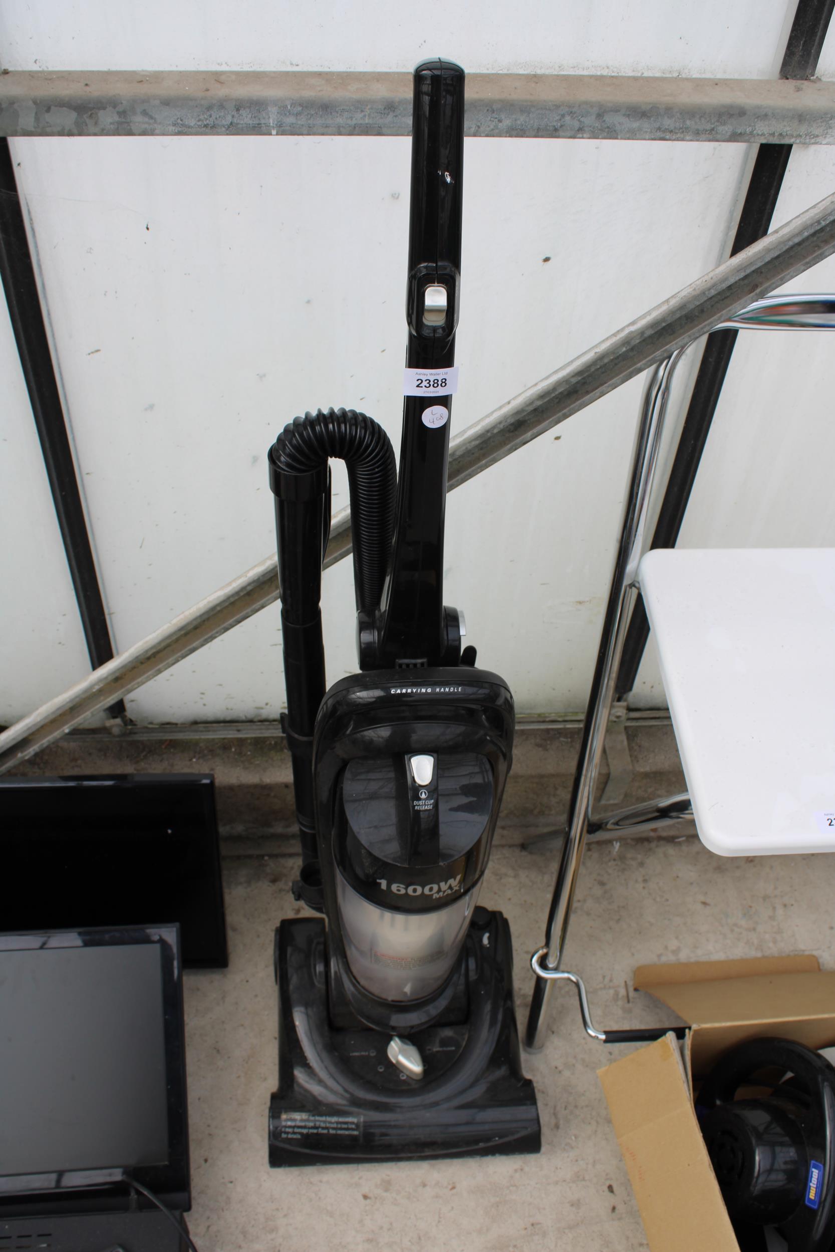 A 1600W MAX VACUUM CLEANER