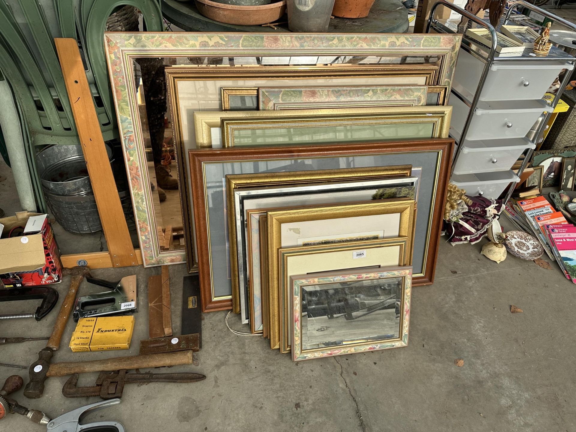 AN ASSORTMENT OF FRAMED PRINTS AND MIRRORS
