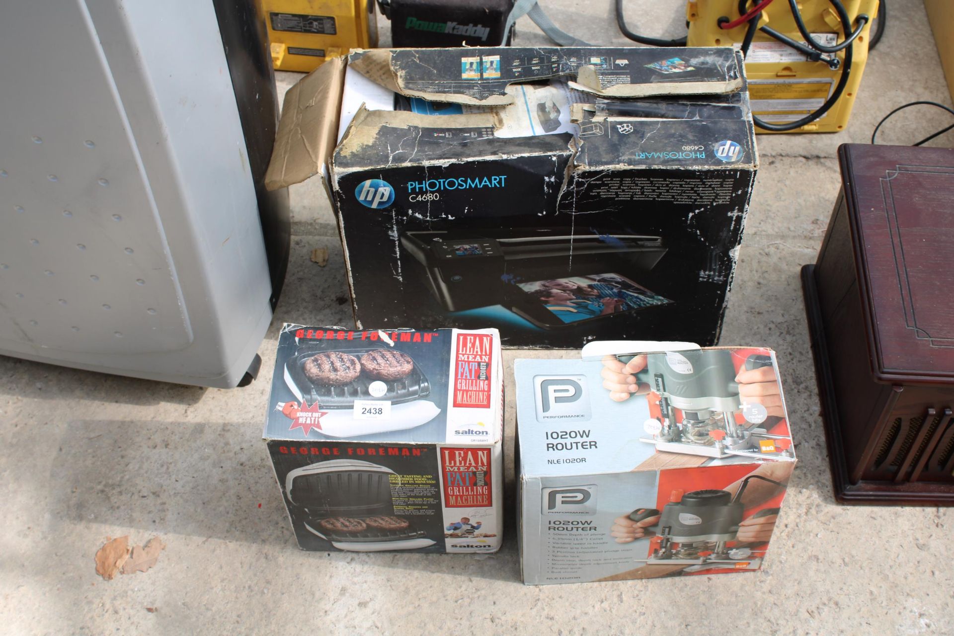 THREE BOXED ELECTRICAL ITEMS TO INCLUDE, 1020W ROUTER, A GEORGE FOREMAN, ETC