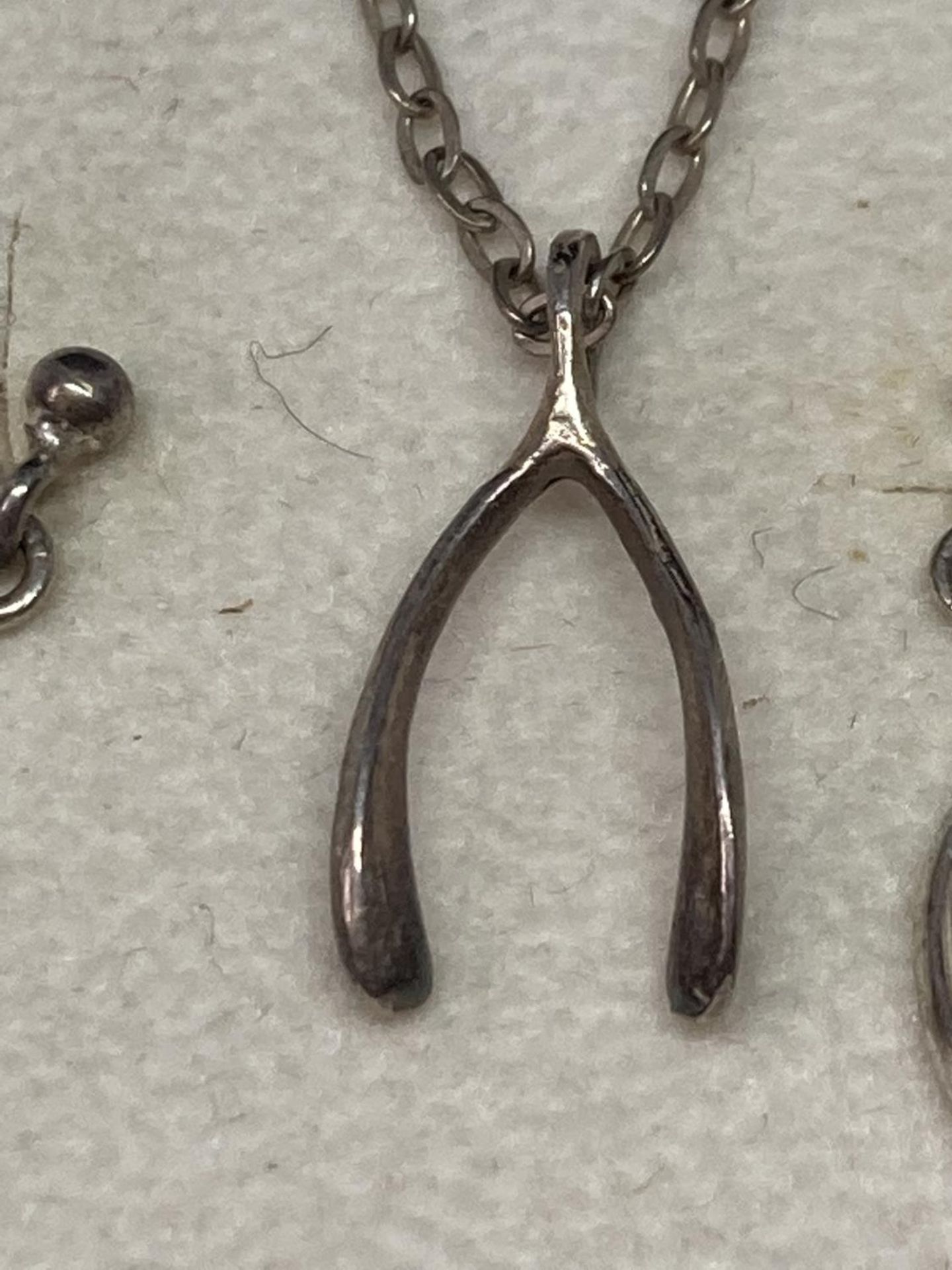 A SILVER WISHBONE NECKLACE AND EARRINGS - Image 3 of 3