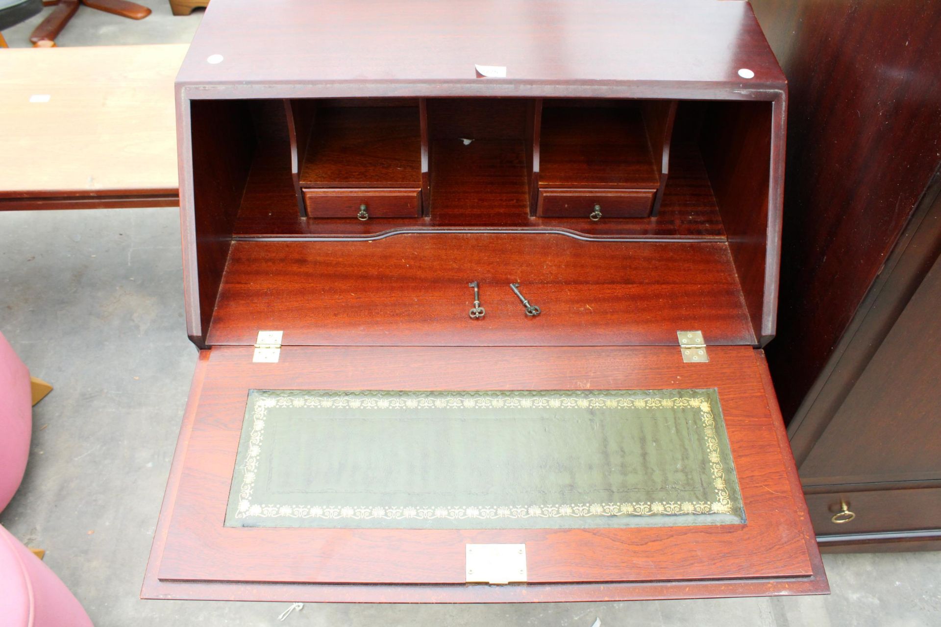 A MAHOGANY BUREAU 30" WIDE - Image 4 of 5