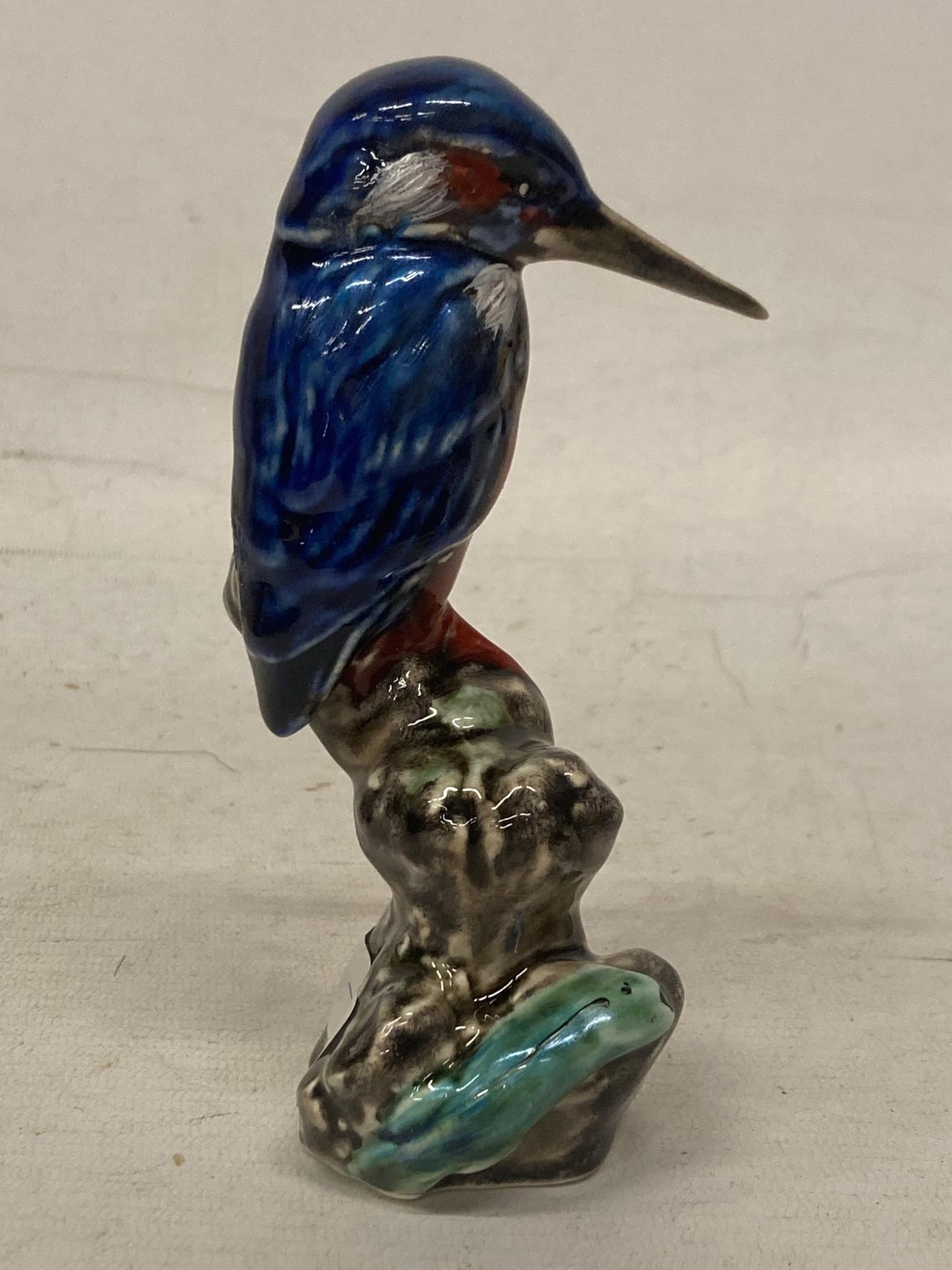 AN ANITA HARRIS KINGFISHER SIGNED IN GOLD - Image 2 of 4